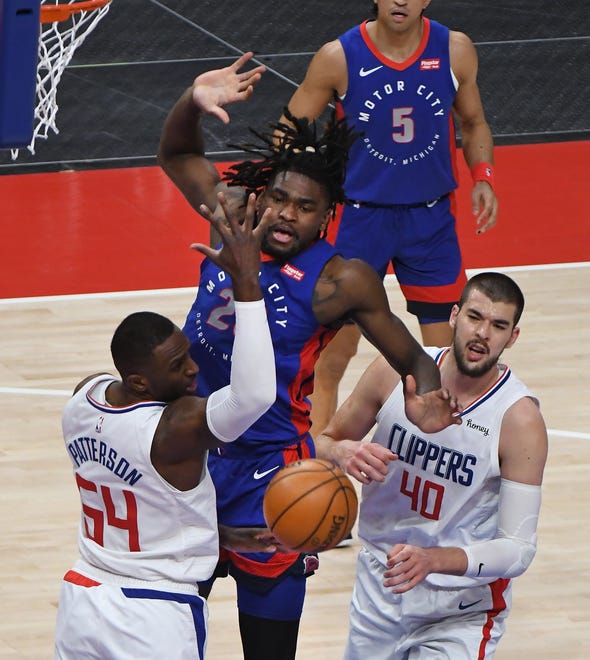 Pistons’ Isaiah Stewart battles for a rebound with Clippers’ Patrick Patterson and Ivica Zubac under the basket in the second quarter.