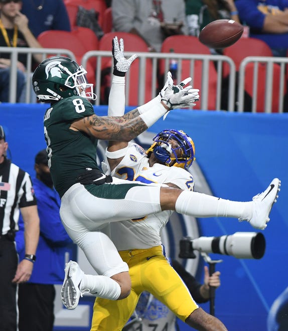 Michigan State's Jalen Nailor readies for a reception over Pitt's A.J. Woods but loses it when he hits the ground for an incompletion in the third quarter.