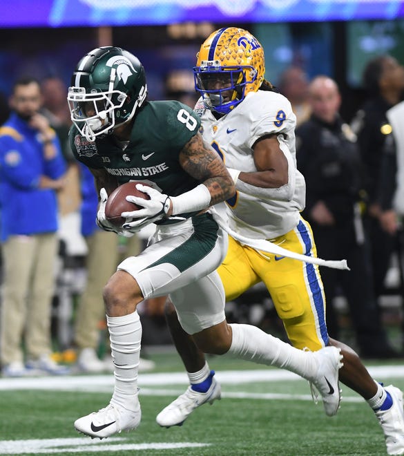 Michigan State’s Jalen Nailor heads up field after bringing in a one-handed reception in front of Pitt’s Brandon Hill in the second quarter.